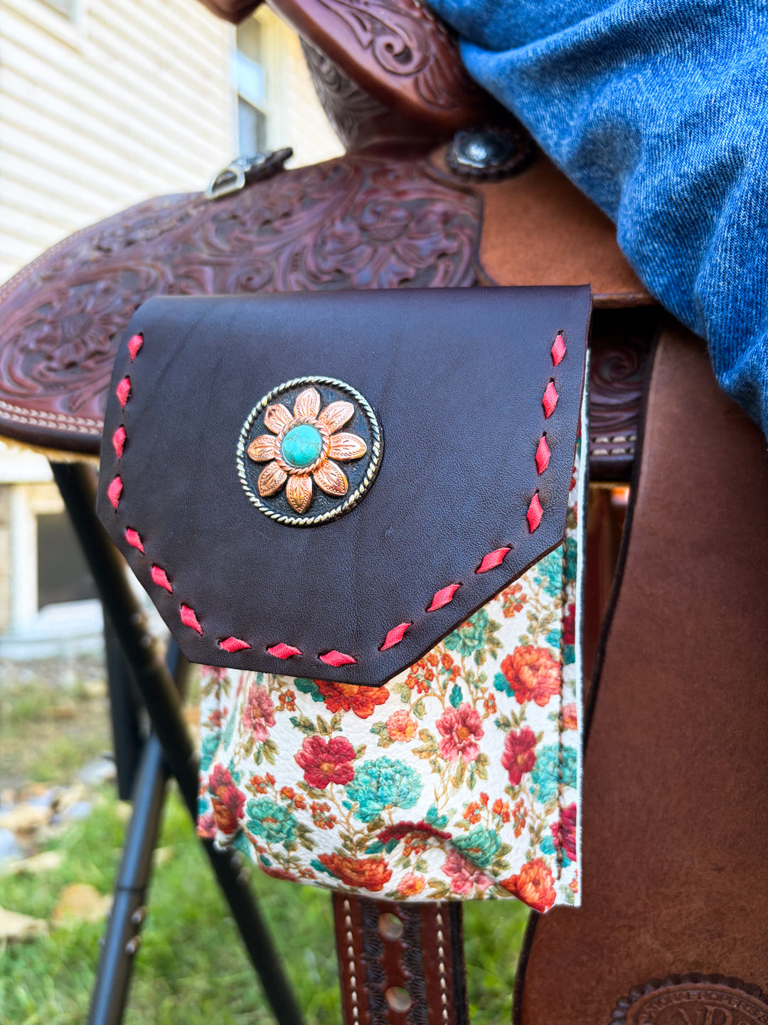 [In Stock] Lady Emberly  -  Back Cinch Saddle Bag